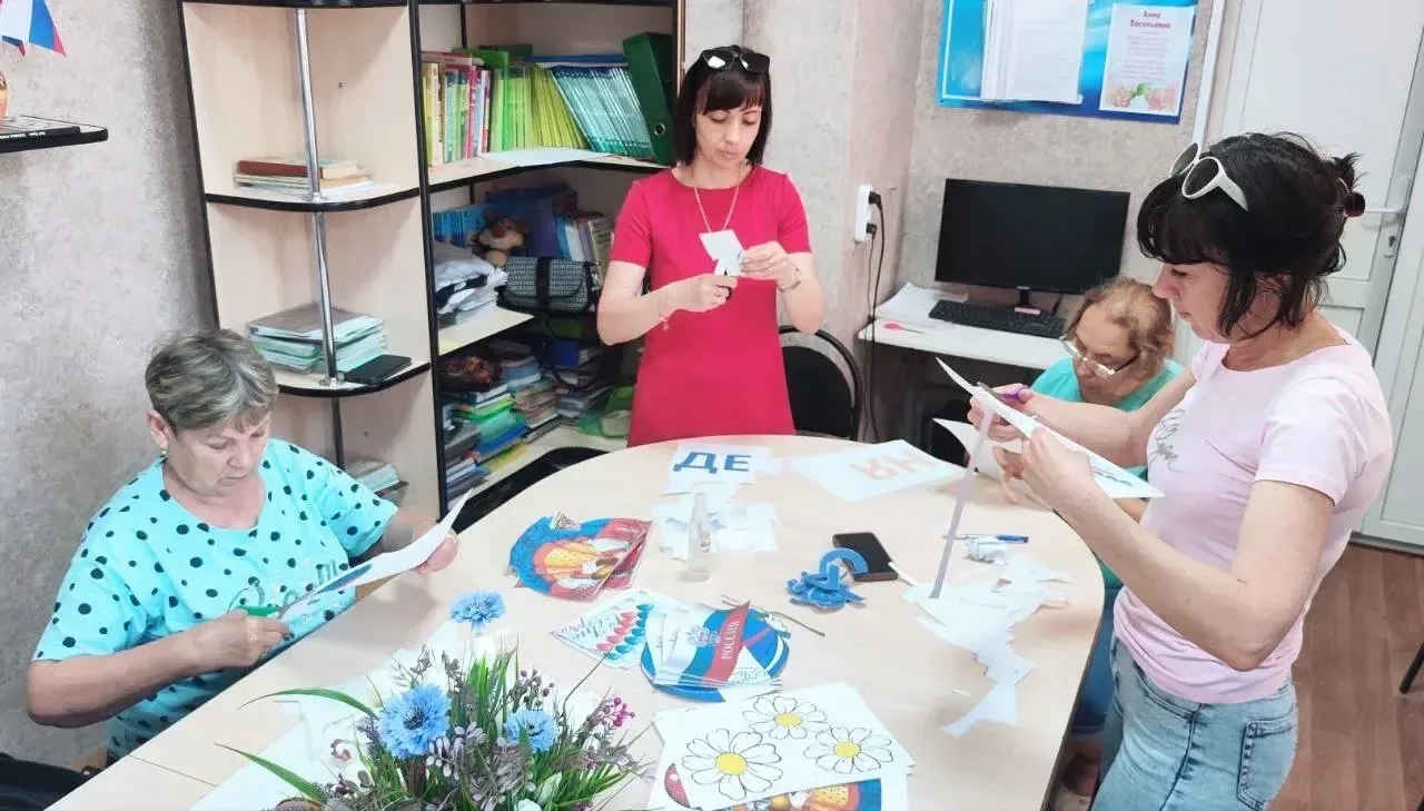 🇷🇺 С Днём России!
В этот праздничный день наша школа присоединилась к Всероссийской акции «Окна Ро