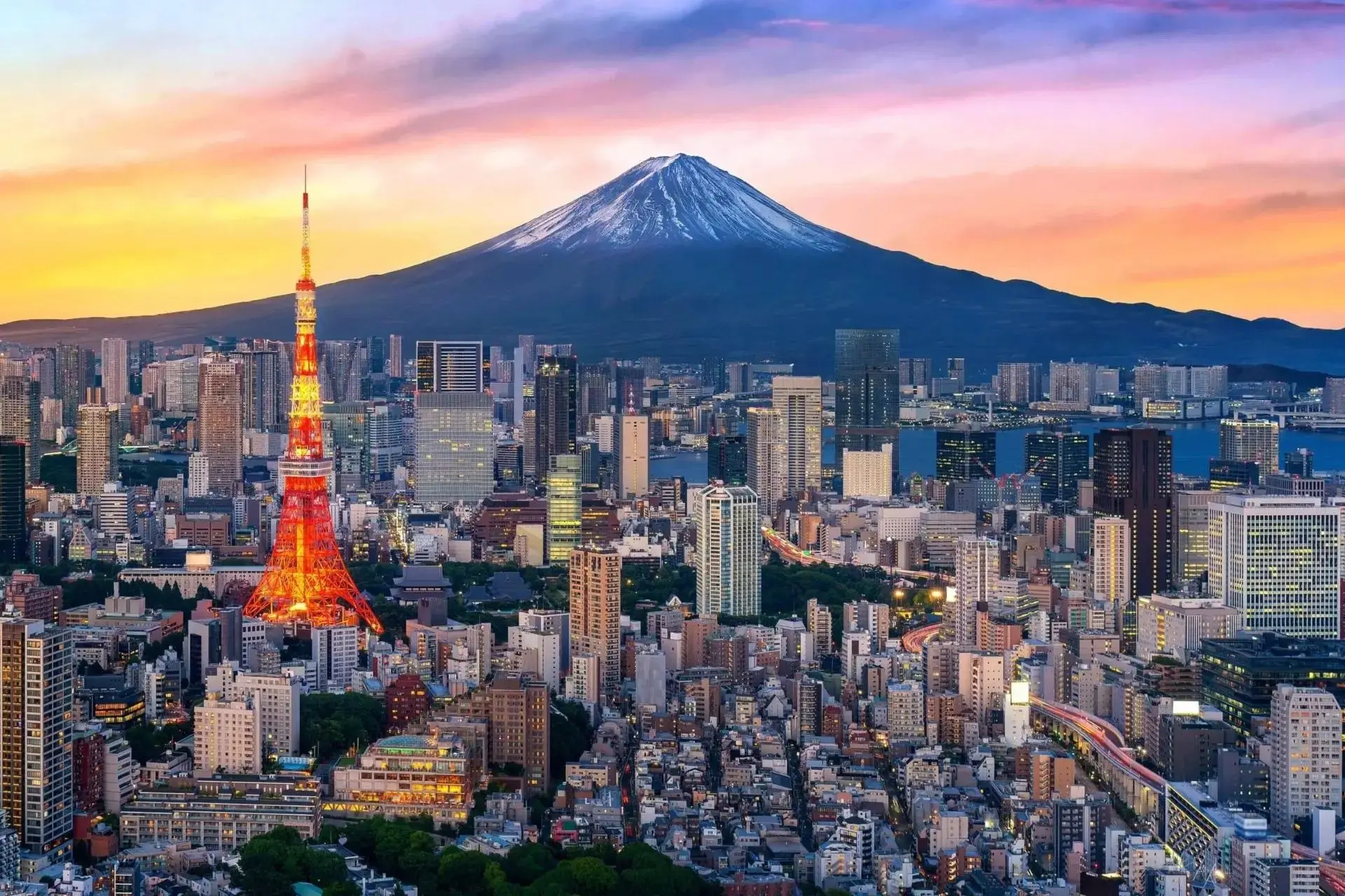 Купаться, пить какигори и смотреть фейверки 🇯🇵
нашли 3 веских, неочевидных причины 
отправиться в 