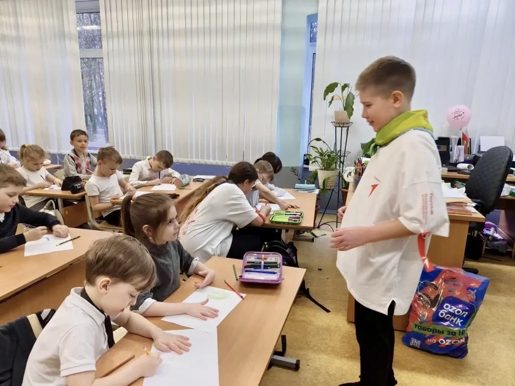 💛 Там, где начинается понимание  🫶 Вчера наши добровольцы провели особенную серию уроков я о важном 