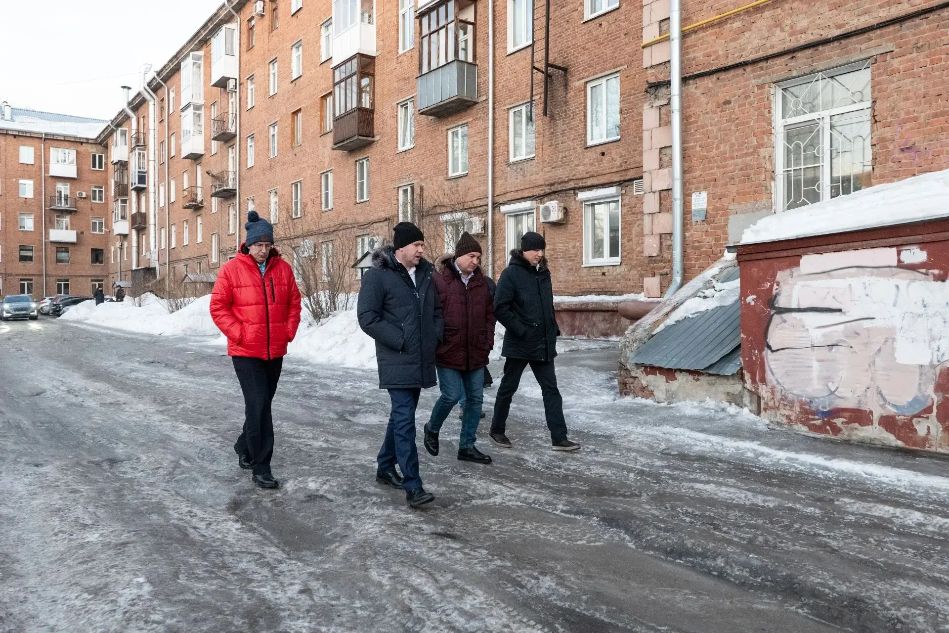 Вместе с профильными заместителями и службами благоустройства провели обход города, чтобы оценить со