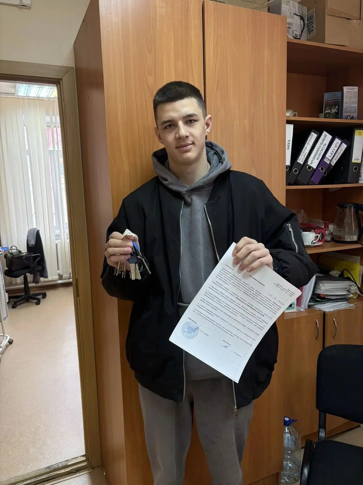 Ключи от нового жилья  Администрация Новоуральского городского округа продолжает предоставлять отрем