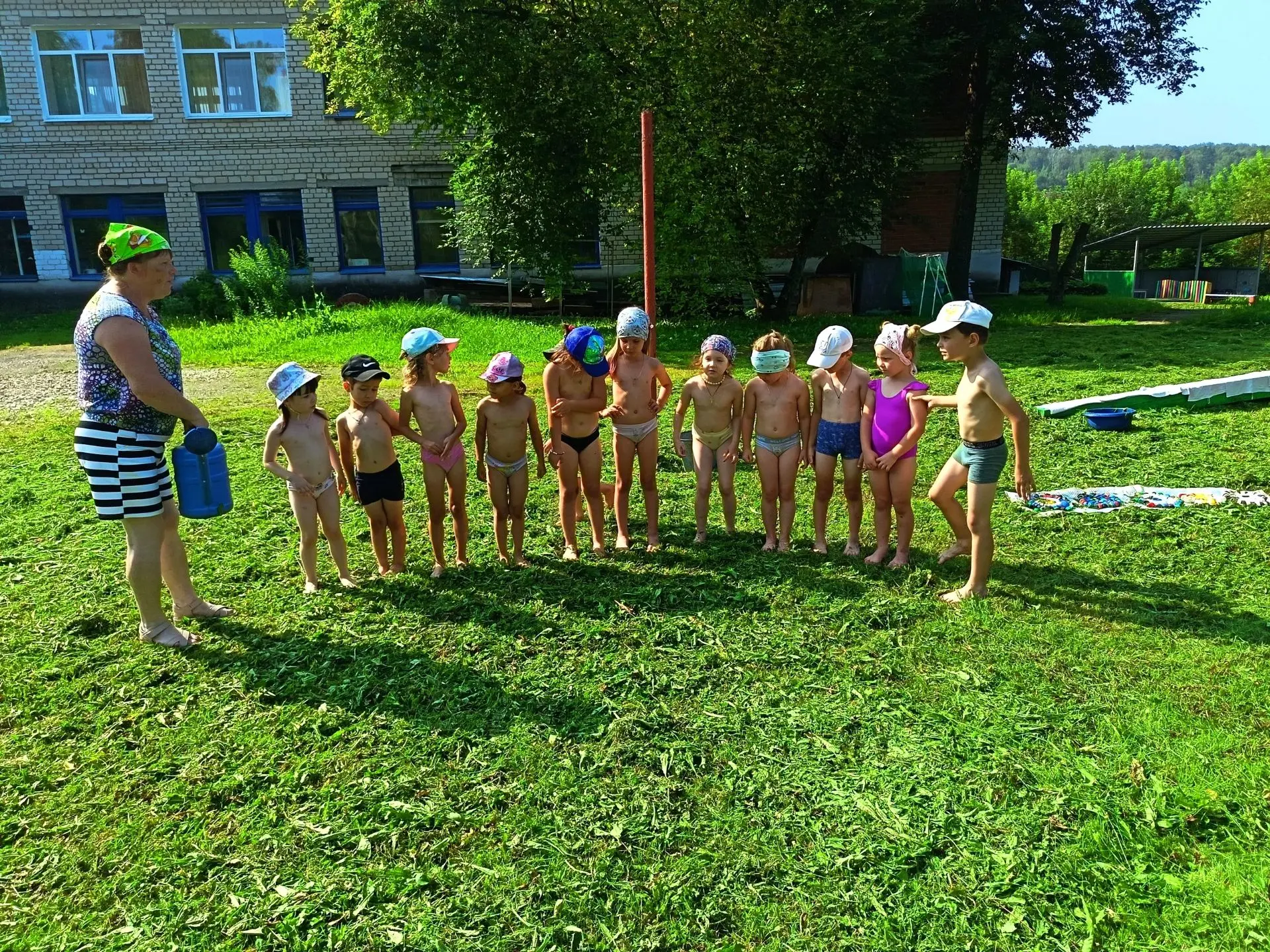 «Если хочешь быть здоров — закаляйся! 💪» 
 
Лето — пора жаркого солнца ☀ и необыкновенно радостного