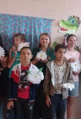 Дети пришкольной площадки МКОУ СОШ 7 посетили ДК. Там детям провели беседу о празднике Семью, Любви 