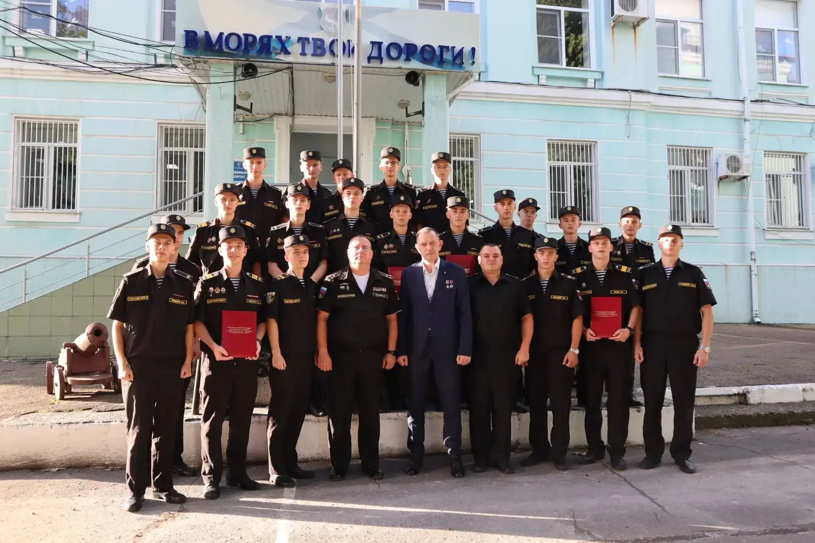 🎖В нашем корпусе произошло по-настоящему знаковое событие — встреча с Героем России Ар...