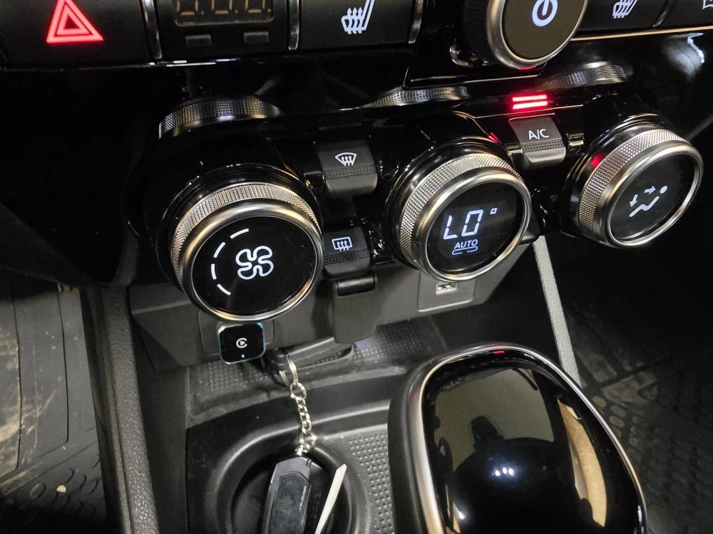 Lada Vesta NG  ✅️ Установил климат контроль.   Климат это намного комфортнее штатного кондиционера ,
