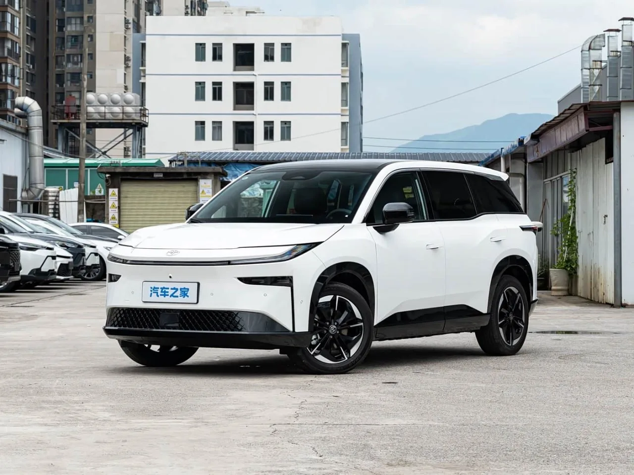 🇨🇳🇯🇵 Toyota - BZ3X 520 KM Pro+ 2026 (электромобиль)