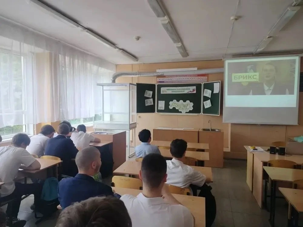 📚Сегодня в нашей школе прошли «Разговоры о важном» на тему «Ценности, которые нас объединяют».   📸Пр