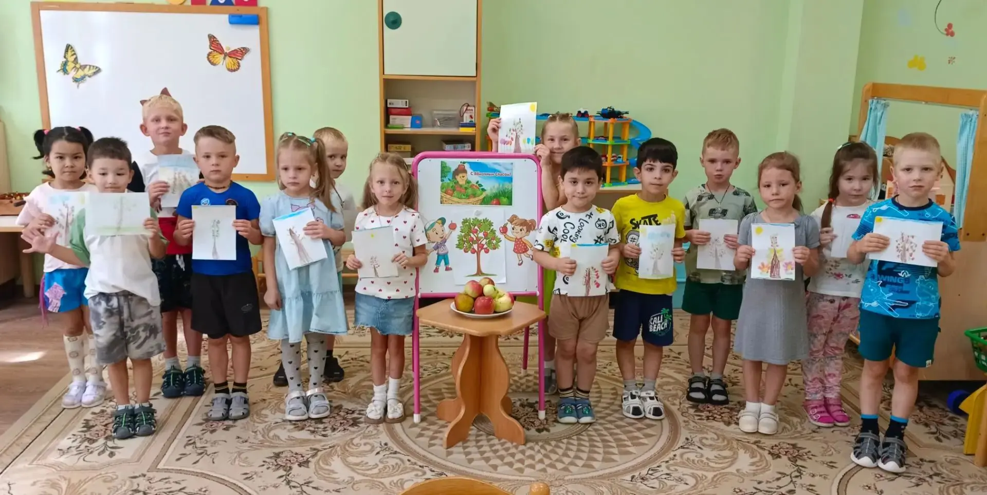 🍎🍏Сегодня в группе «Бабочка» ребята отмечали Яблочный Спас — второй из трёх народных ...