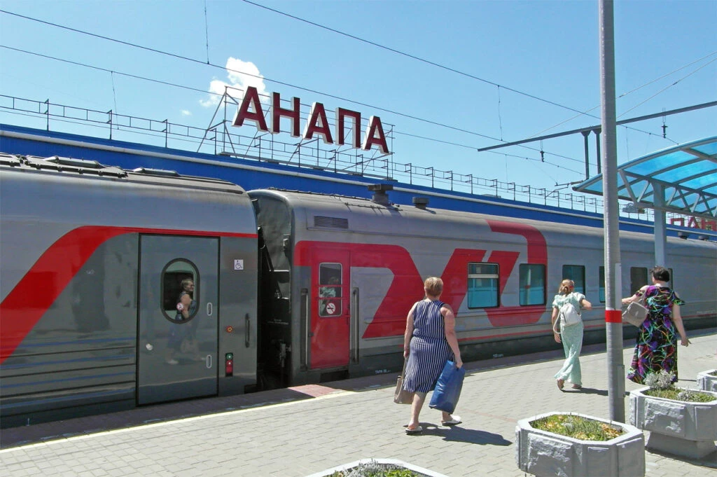 В РЖД сообщили, когда откроют продажи билетов из Анапы в Москву и Санкт-Петербург на сентябрь 2026.
