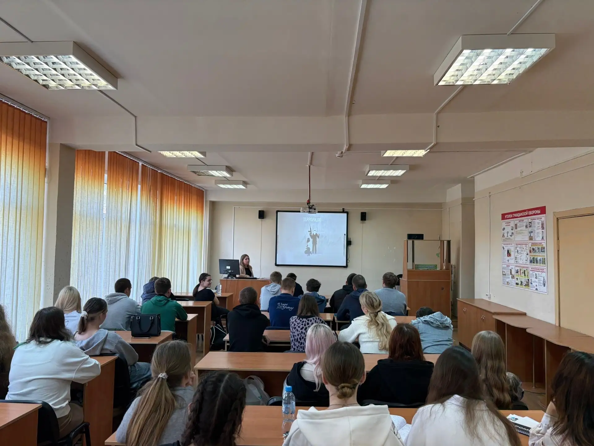 На этой неделе прошла встреча сотрудников ЦПЭ УМВД г. Владимира со студентами и препода...