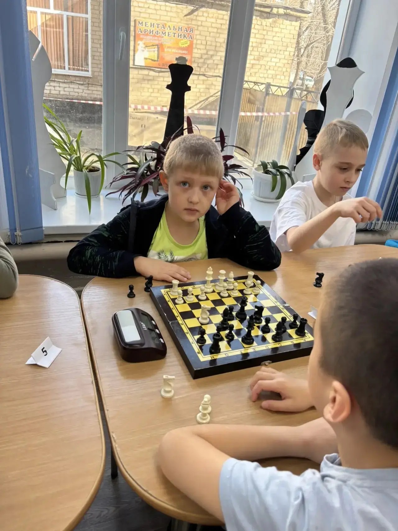 ♟️ Наши шахматисты — молодцы!   Дорогие друзья!  С радостью сообщаем об успехах наших учеников на V 