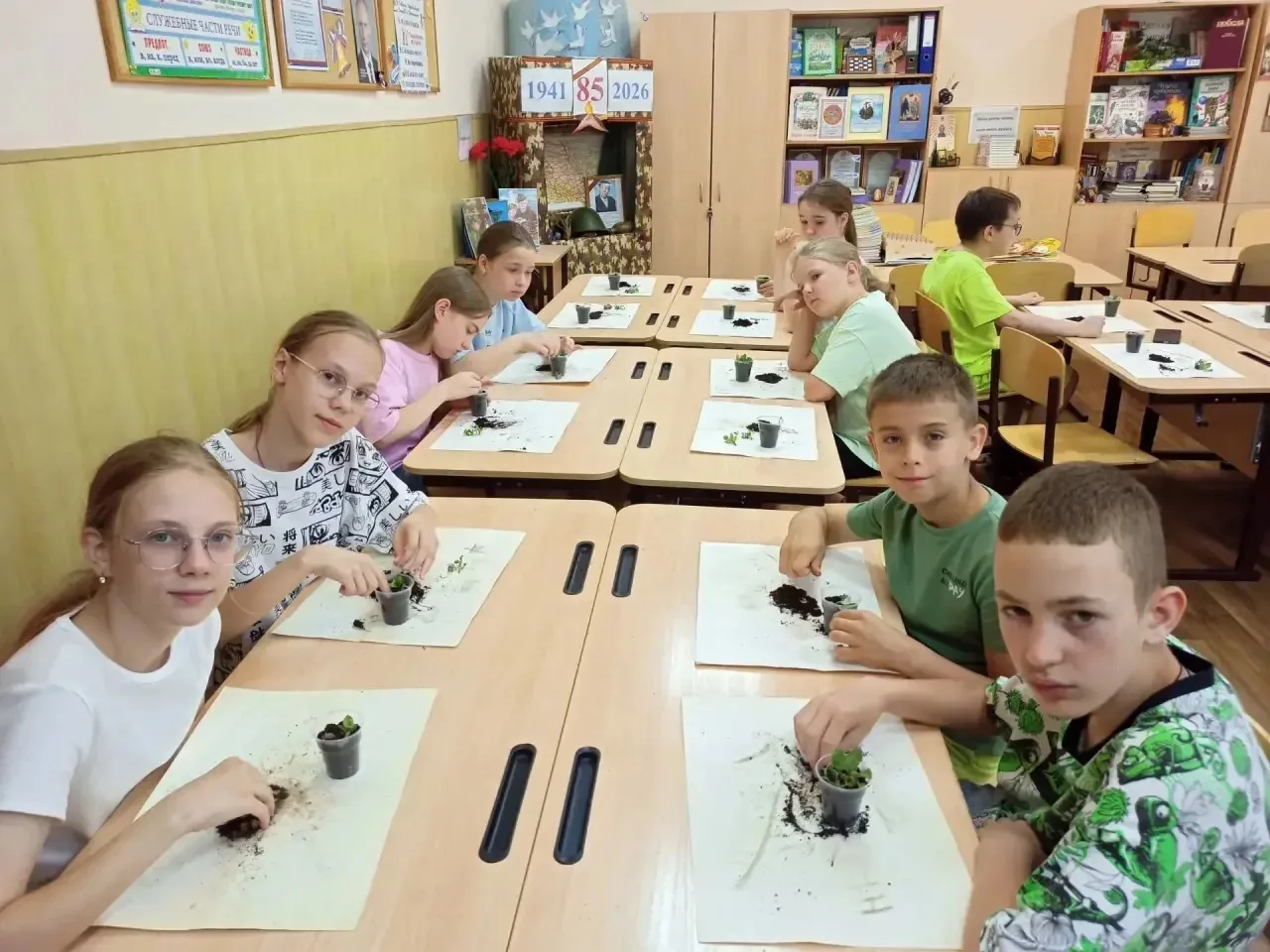 В нашем лагере расцвела настоящая «Цветочная мастерская»! Юные натуралисты погрузились ...