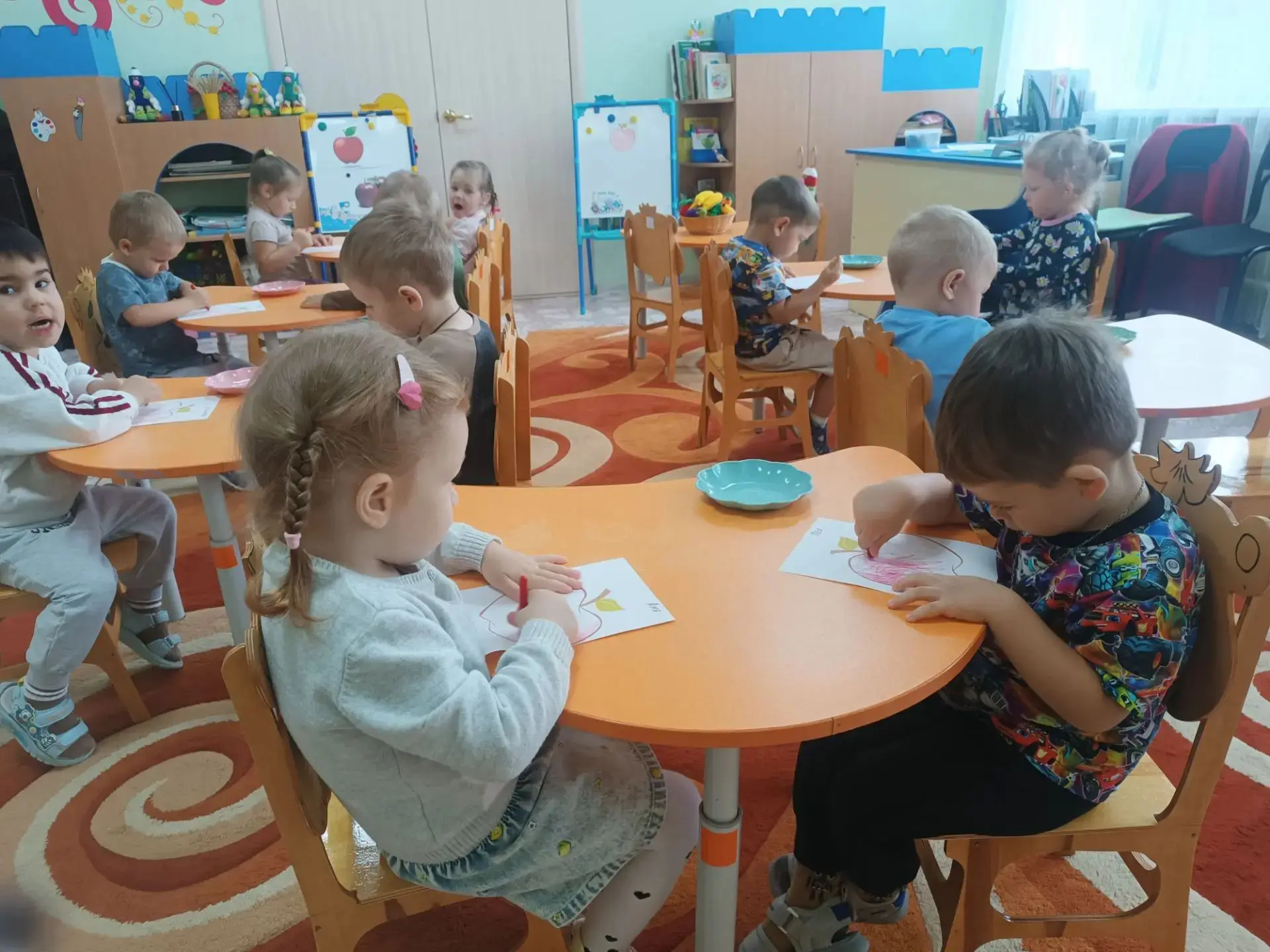 Наш богатый урожай: как оживали яблоки в руках маленьких художников!