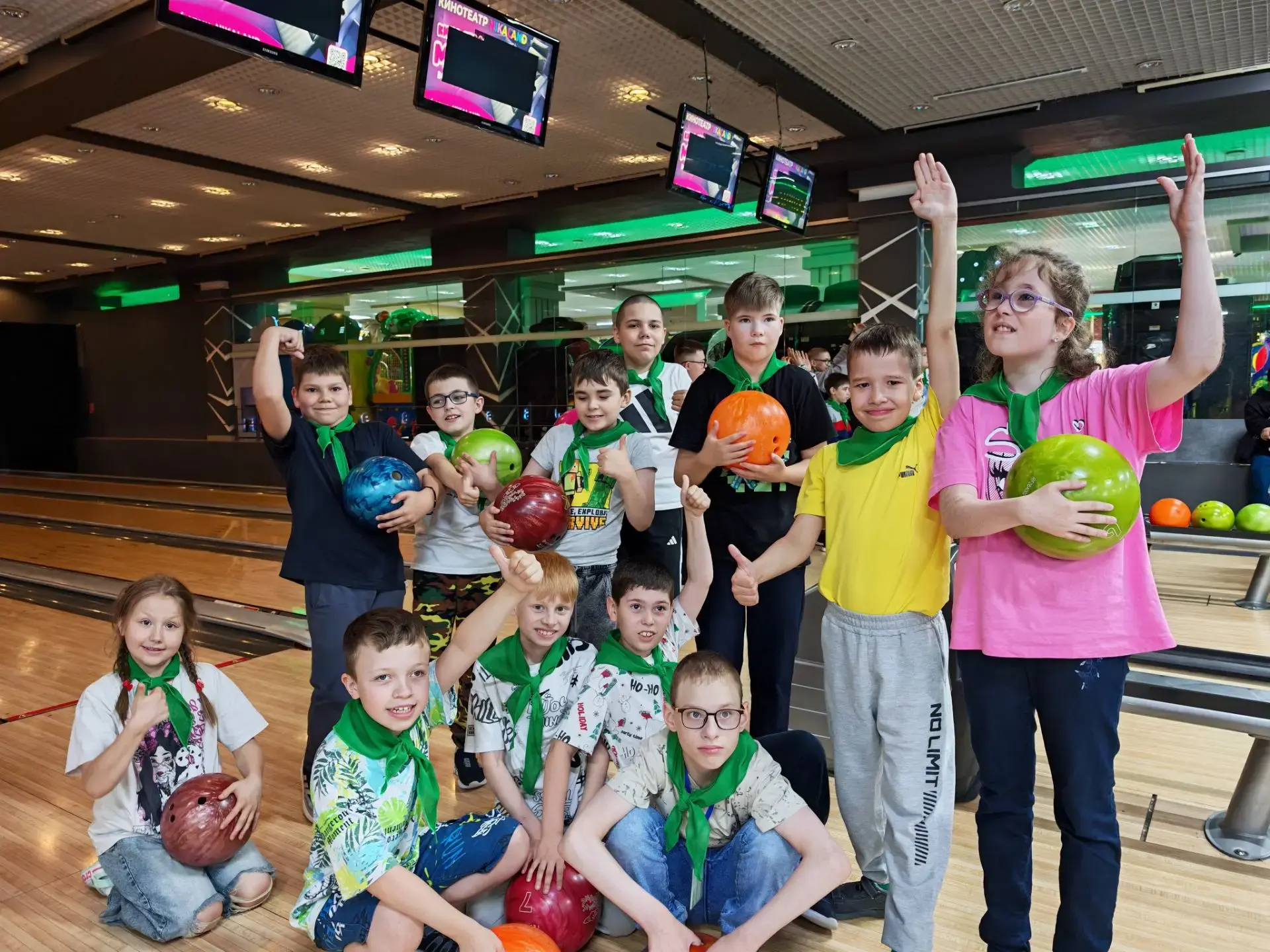 #ЛОЛ_СолнечнаяПоляна
🎳 Страйки, смех и море эмоций: наш лагерь в боулинге!
Наше летнее путешествие 