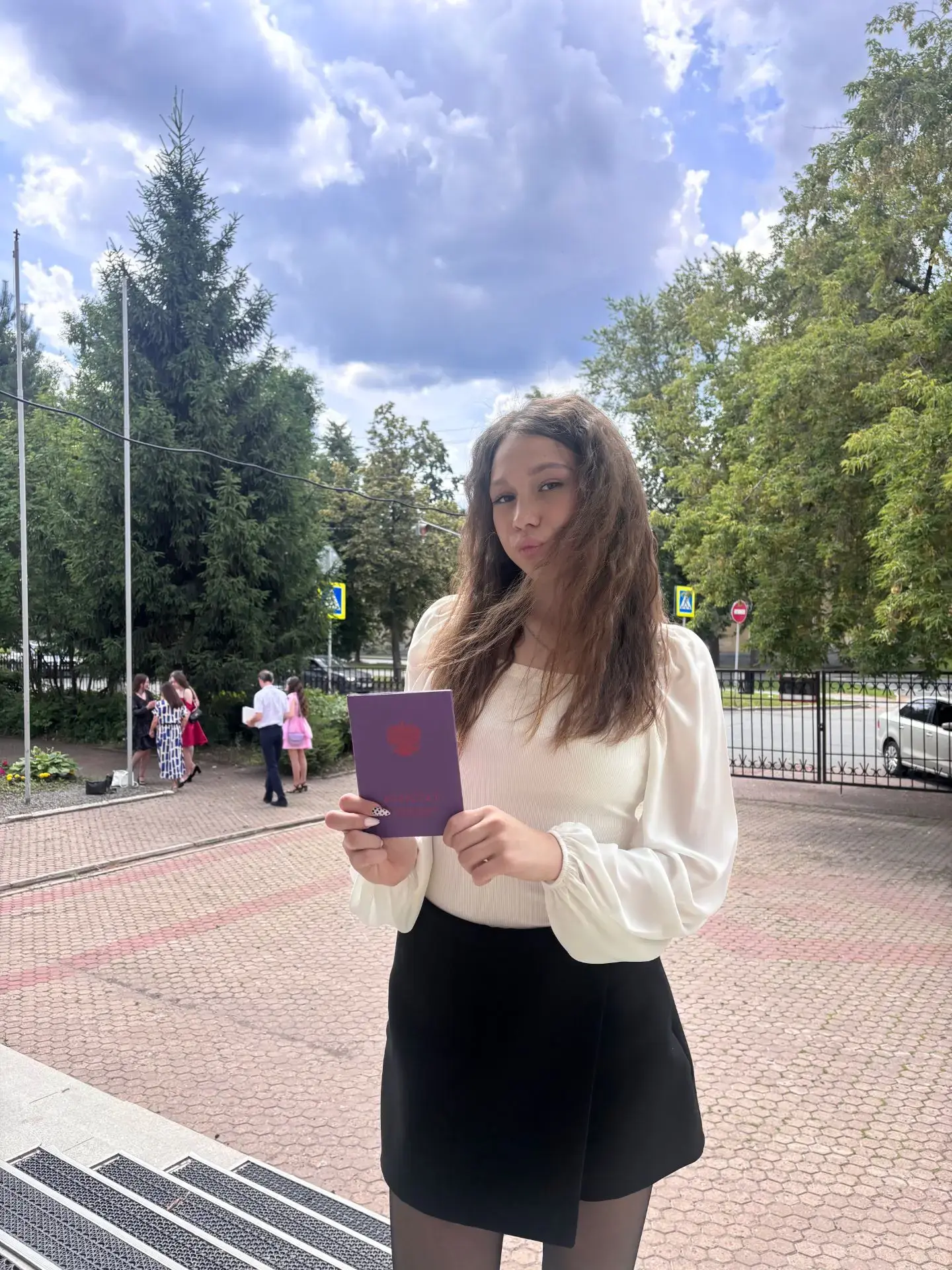 👧 Яна, 26
📍 Москва

📝  Пропустить

Для знакомства ищи меня в боте👇
🍷 МОЖНАЛИЗА — твой бот знако