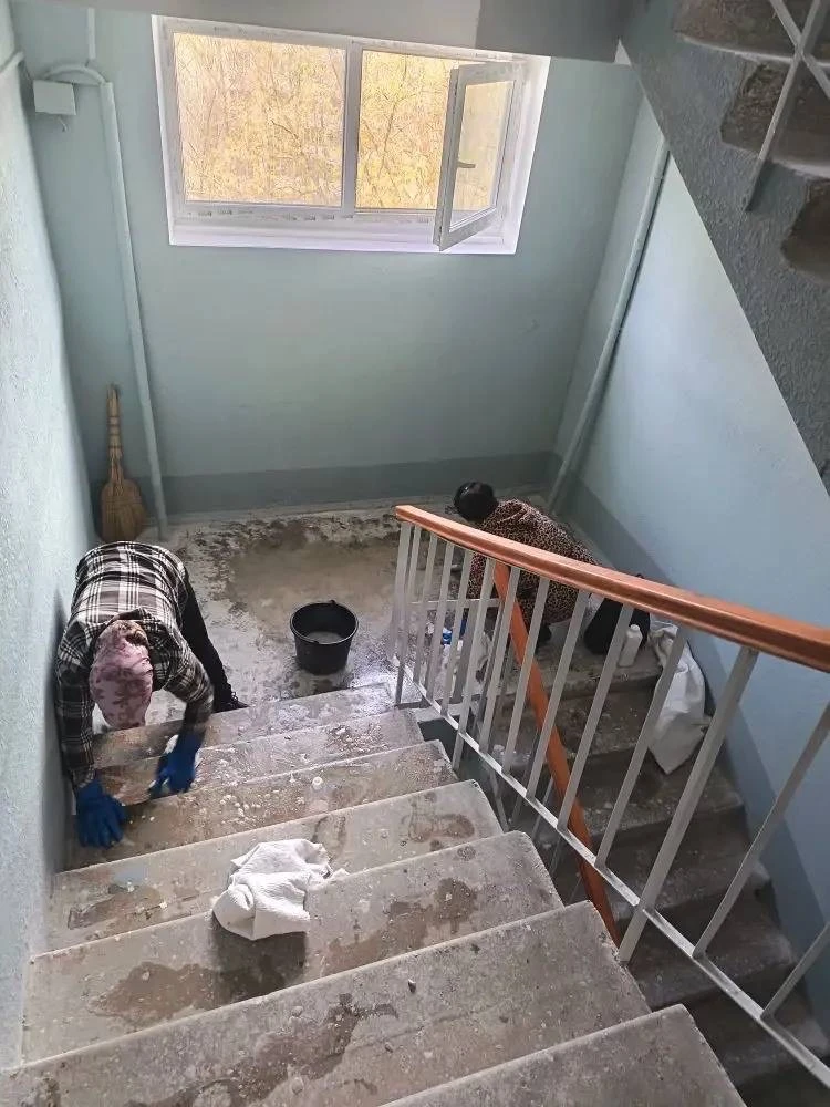 В рамках проводимых мероприятий «выход из зимы» линейным персоналом управляющих организ...