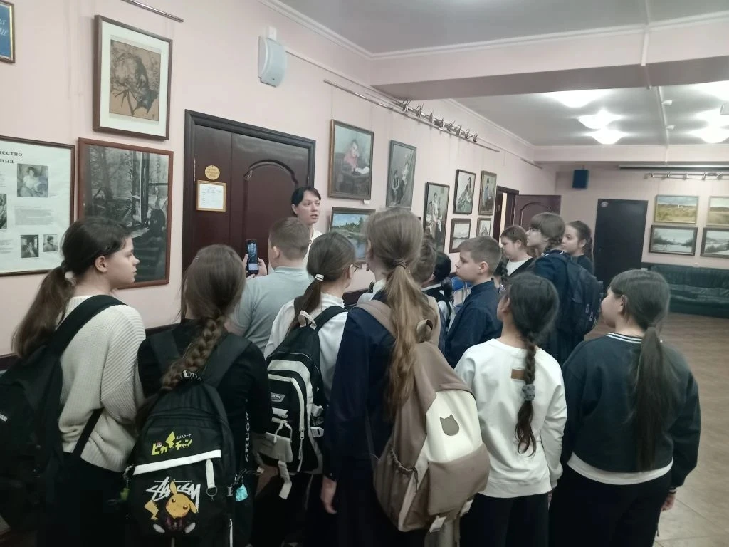 🏫 Вчера ученики 4 «А» и 4 «Б» классов посетили художественную школу имени Бузовкина.  ✅Ребята познак