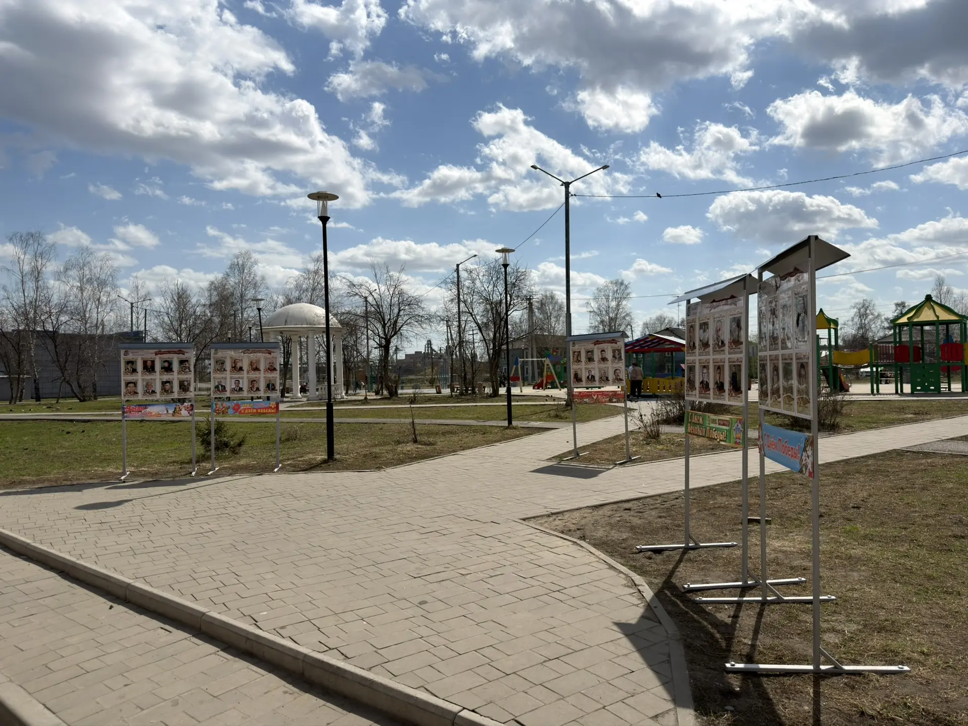 Приглашаем всех жителей Новоенисейска и нашего города посетить «Стену Памяти» в сквере ...