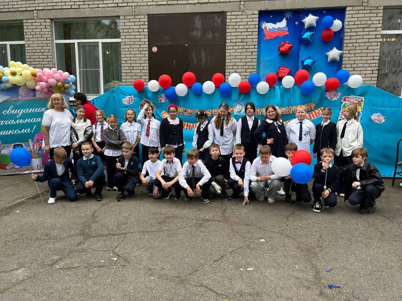 ✨️Вчера для наших четвероклассников тоже прозвенел «Последний звонок»! Только представьте: позади це
