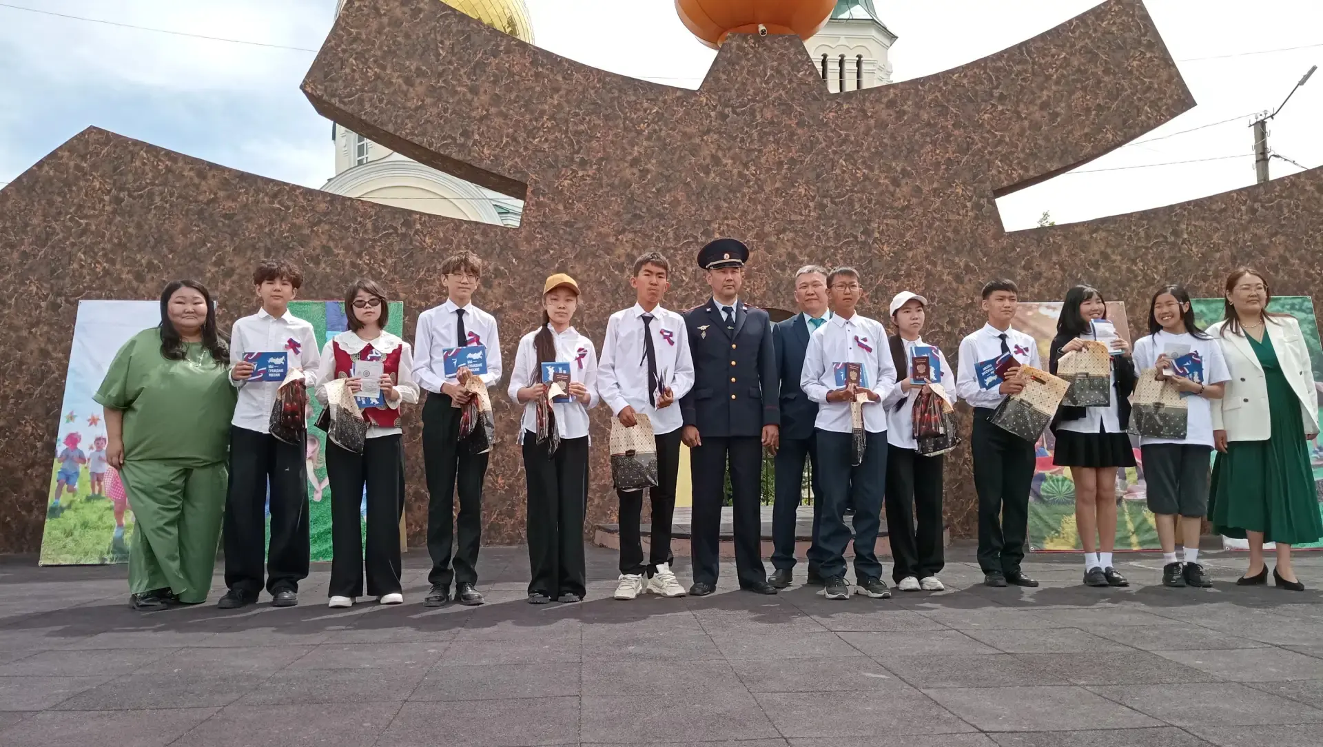 Сегодня состоялось торжественное вручение паспортов граждан Российской Федерации 10 учащимся Агинско