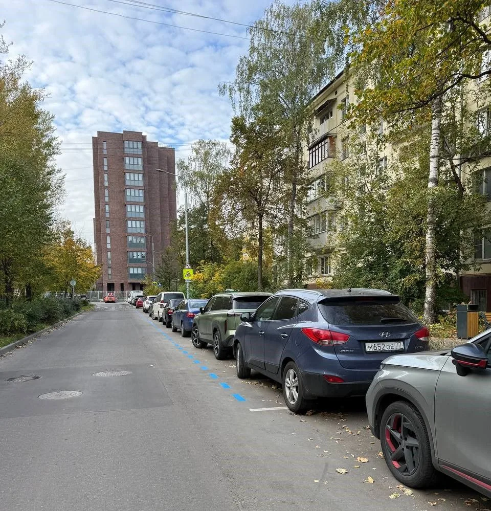 На Шебашевском проезде начали рисовать платную парковку (уже напротив 5 и 7 дома)