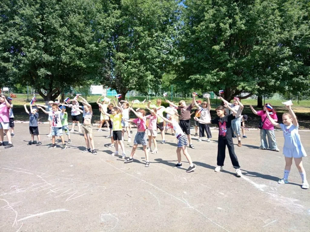 Моя Россия – моя страна

Празднование Дня России в лагере прошло в несколько этапов, охватив все отр