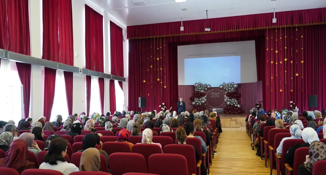 📚В Хасавюрте состоялся  семинар-совещание по вопросам подготовки к выпускным экзаменам  В актовом за