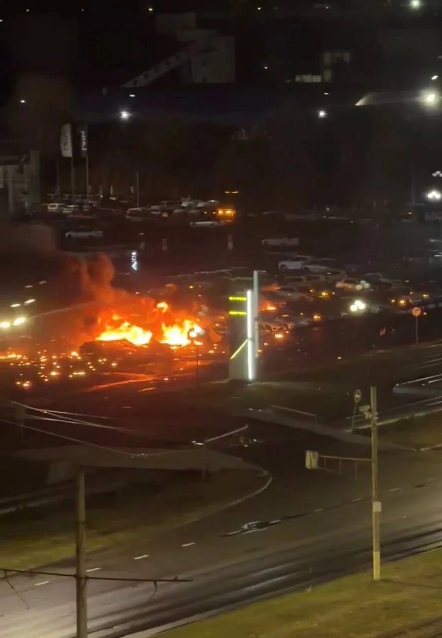 В Курске террористами из ВСУ был нанесён удар по автомобильной стоянке. На месте происш...