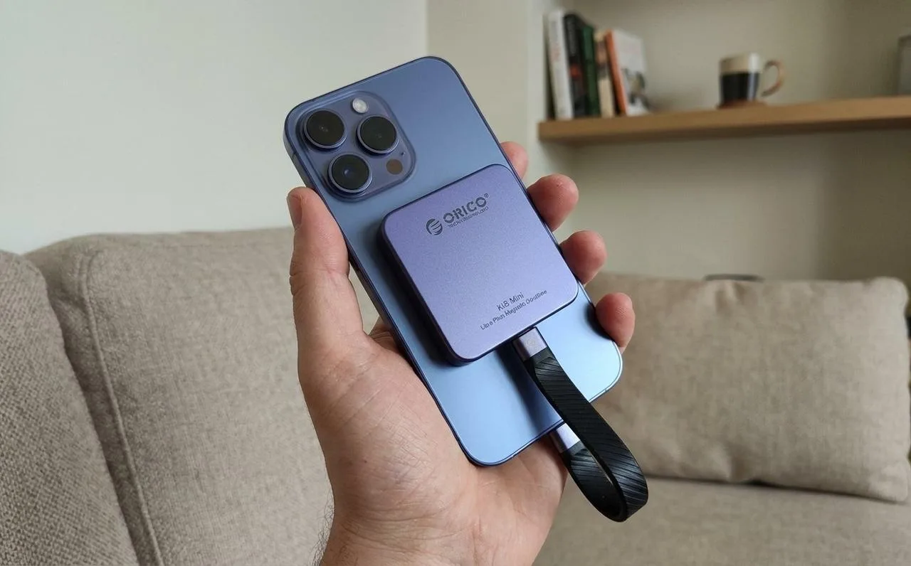 Внешний накопитель с MagSafe для iPhone