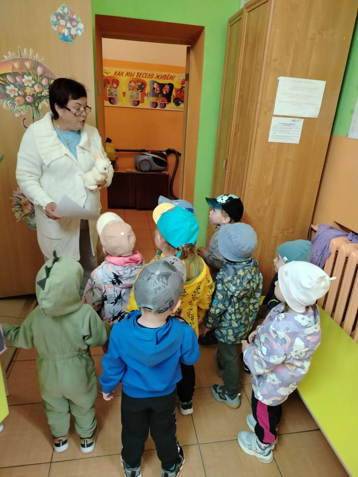 Детский сад недаром называют вторым домом для дошколят. Здесь малыши проводят большую часть своего д