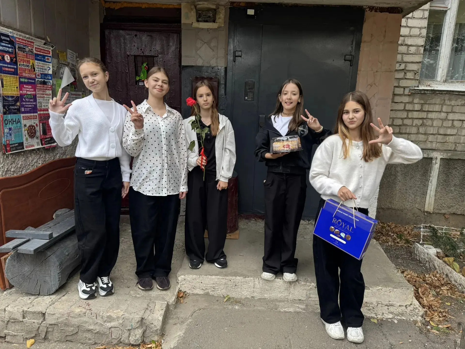 В Ровеньках продолжается поздравления  ветеранов педагогического труда!!!💐