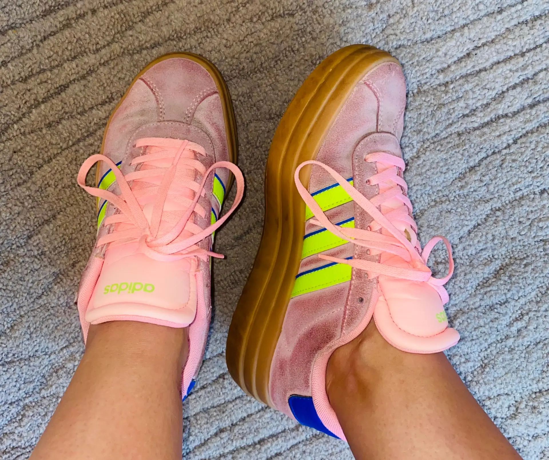 Обувь б/у пакетом, за всё 800р. 
Кроссовки оригинал adidas 38,5р. 
Туфли Мери Джейн 38р. 
Сандали на