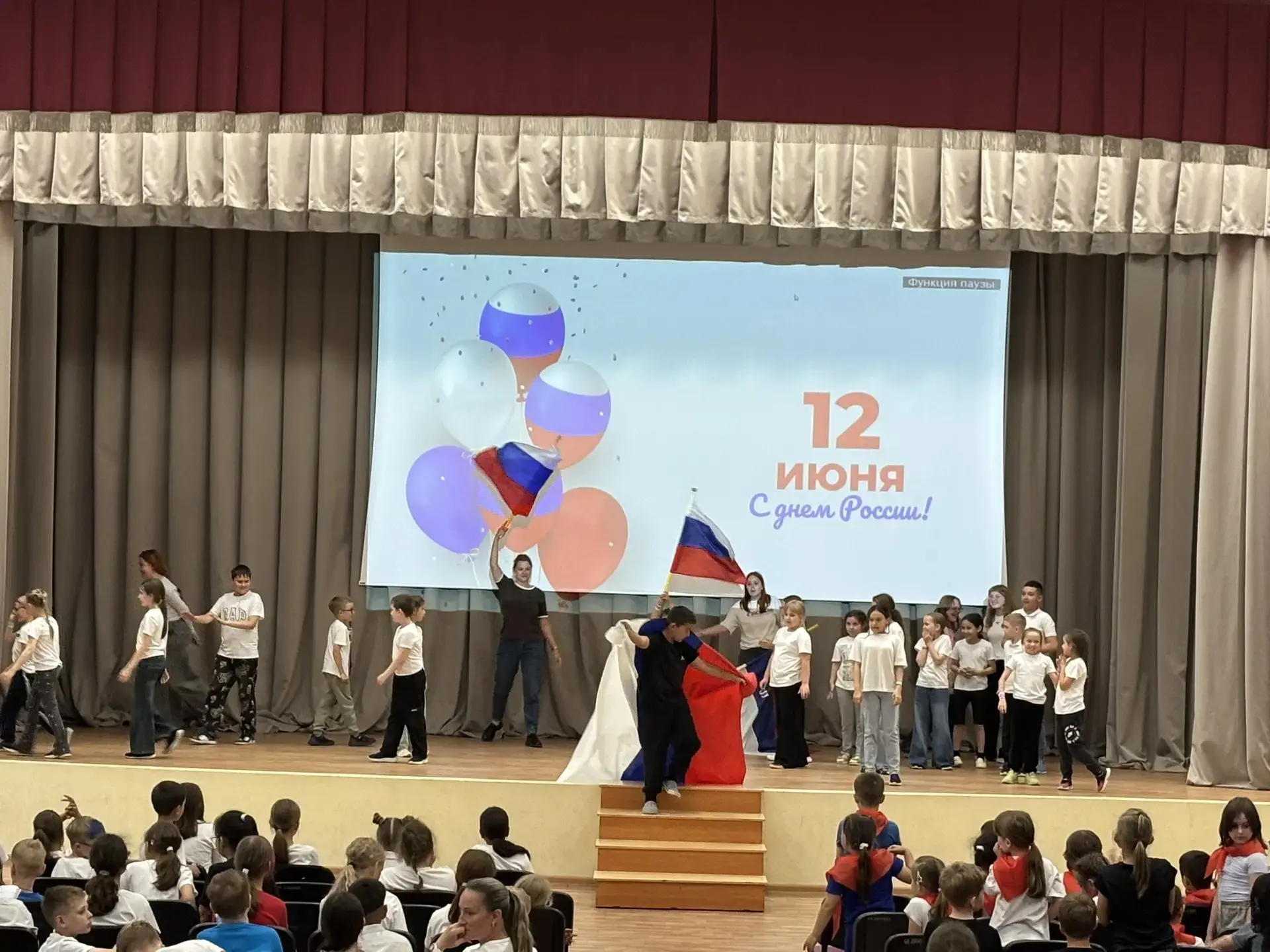 🇷🇺 «Летняя карусель» встречает День России! ❤️

Школьный лагерь «Летняя карусель» продолжает свою 