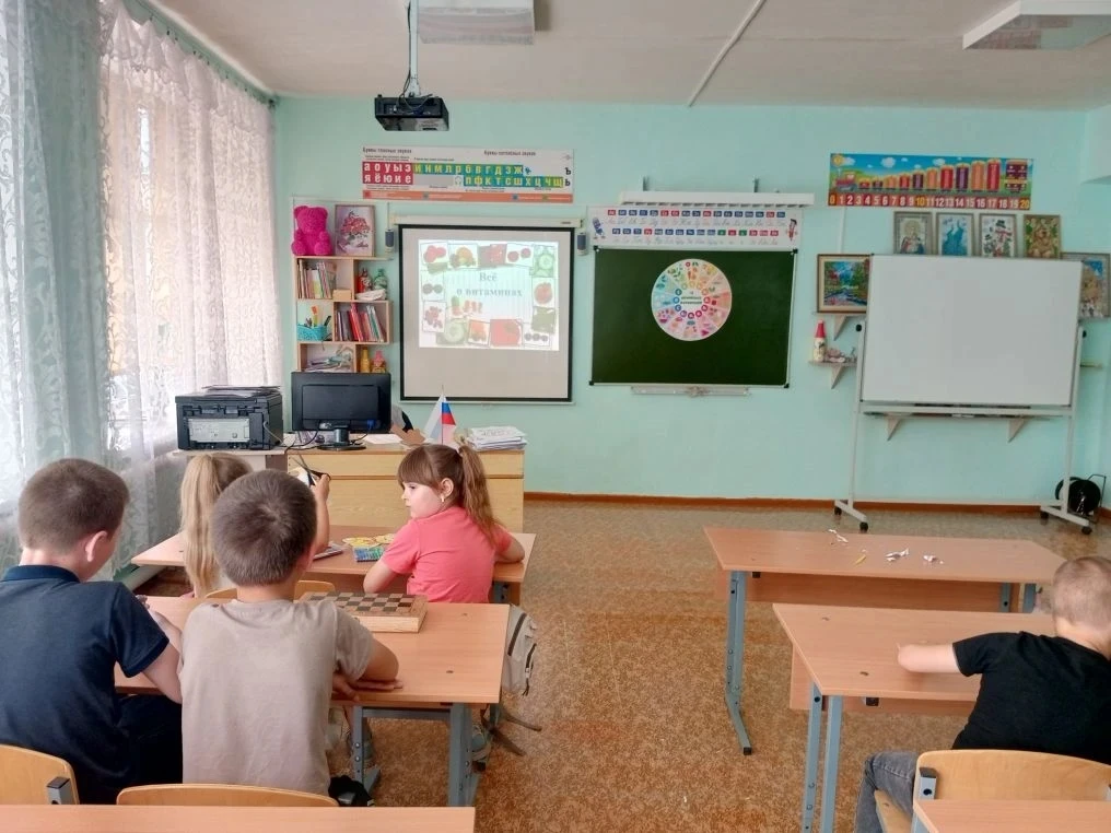 В пришкольном лагере прошёл  третий день под девизом "Орлёнок-спортсмен".Как всегда день начался с з