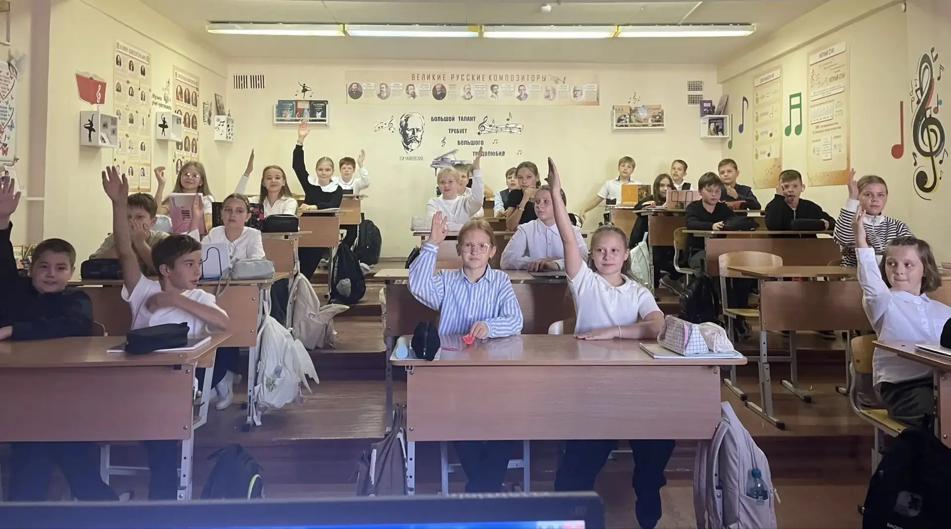 🎶 Квиз «Эмодзи-оркестр» в честь Дня музыки