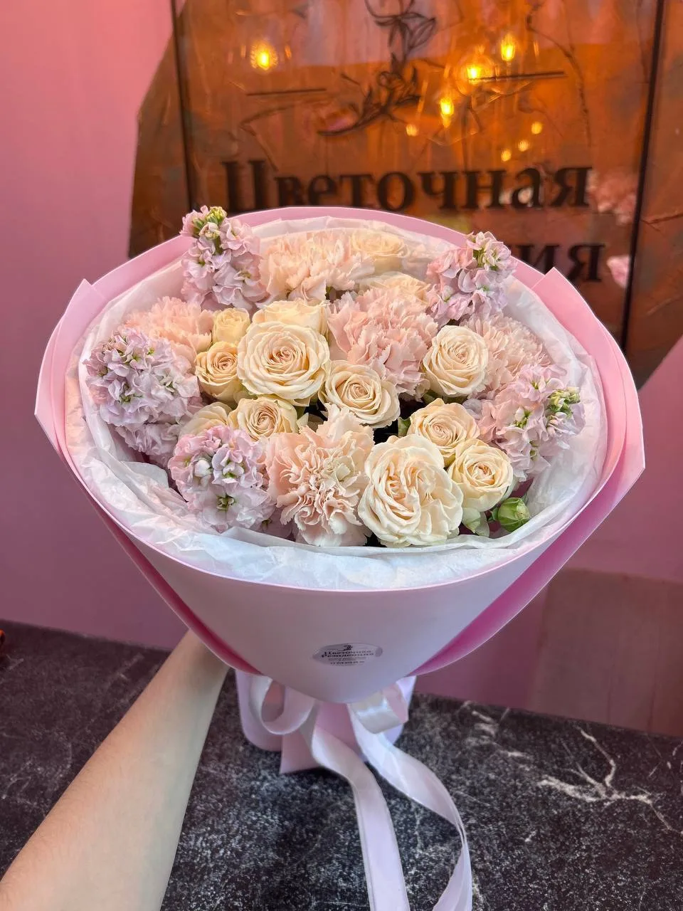 🌸Ароматная маттиола 
🐚Кремовые розочки
✨Кружевные диантусы 

и нежность в каждом соцветии…🤍

Цена