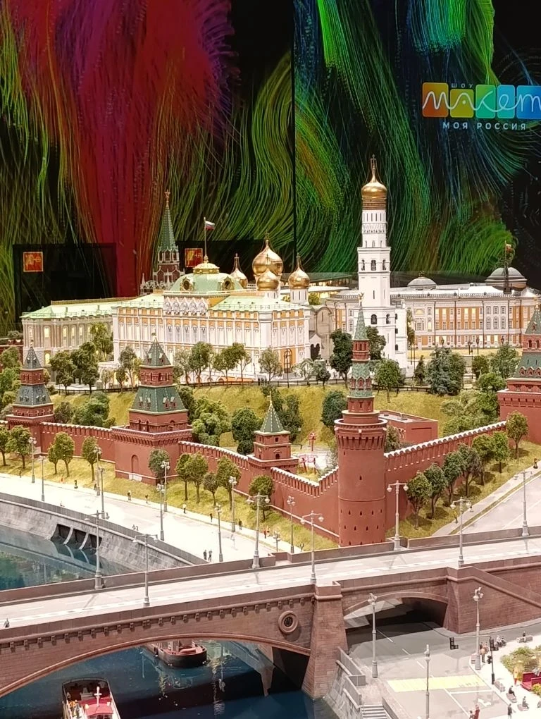 🏛 Необычная экскурсия по России — не выходя из Москвы!  Ученики 3И класса совершили удивительное пут