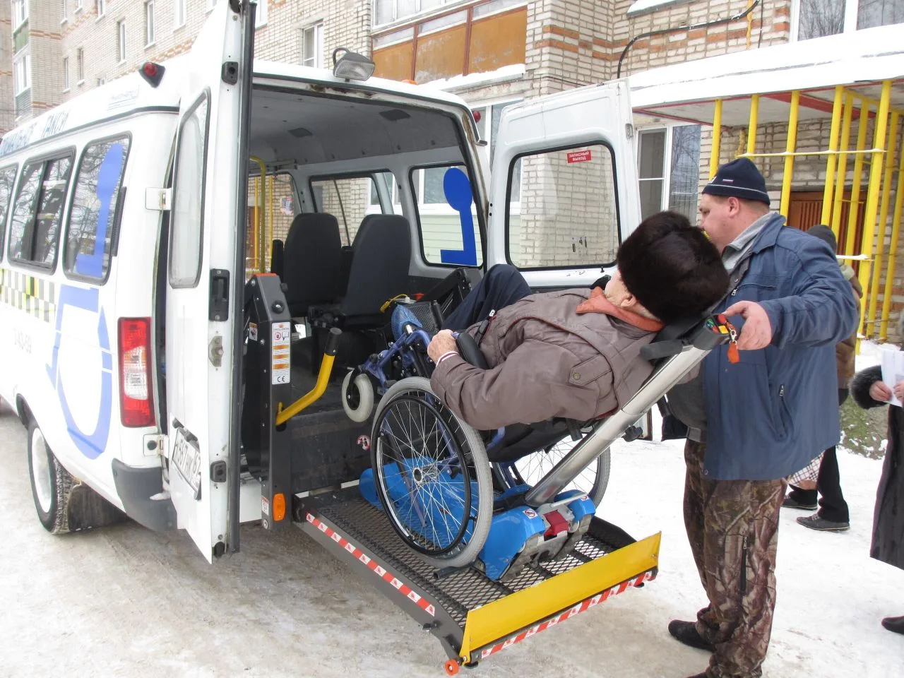 🚕«Социальное такси»  🏡🚖На территории Смоленской области 20 комплексными центрами социального обслужи