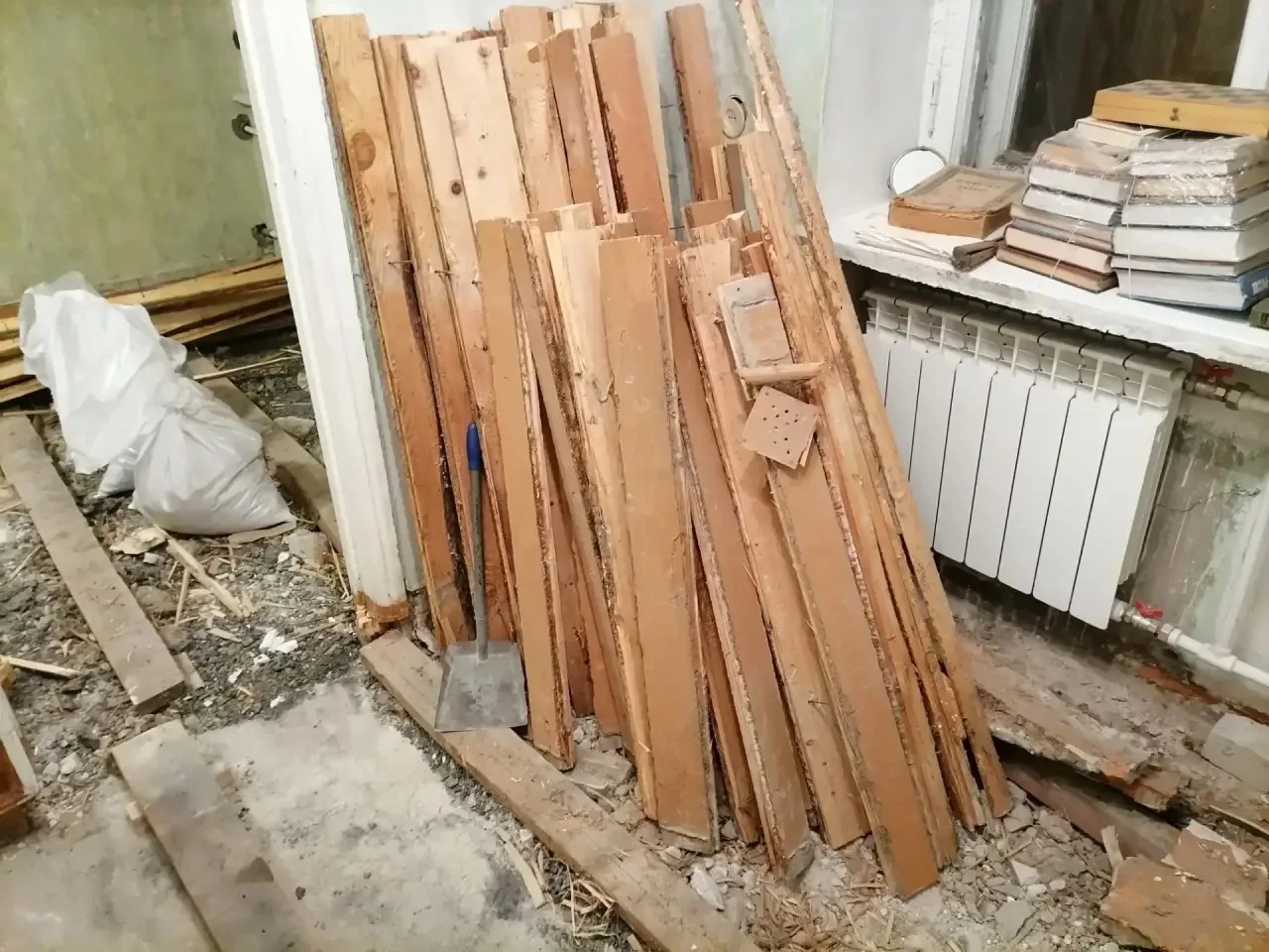 Отдам даром. Доски 3,5 см, толстые. На дрова или ещё куда.
