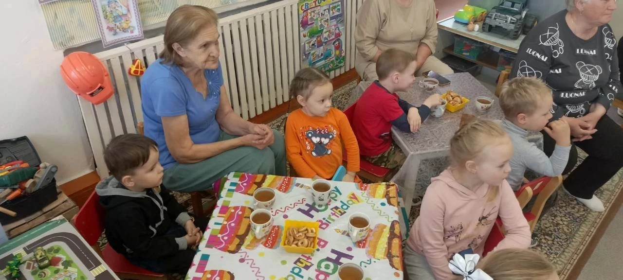 Тепло сердец и связь поколений: как в нашем детском саду прошли посиделки с бабушками в...