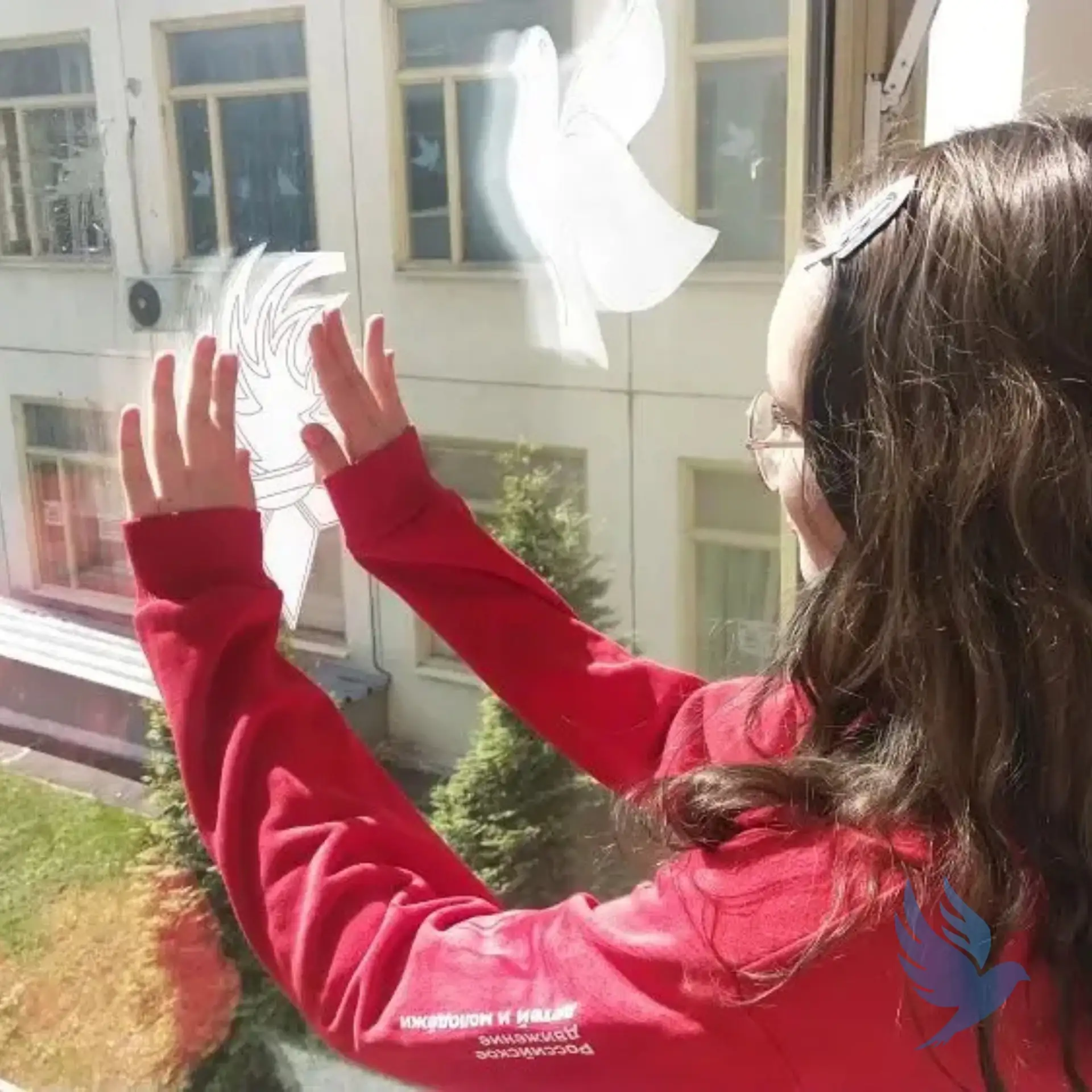 🕊️ Помним. Гордимся. Творим. 🇷🇺  Каждый год наша школа принимает участие во Всероссийской акции «Окн