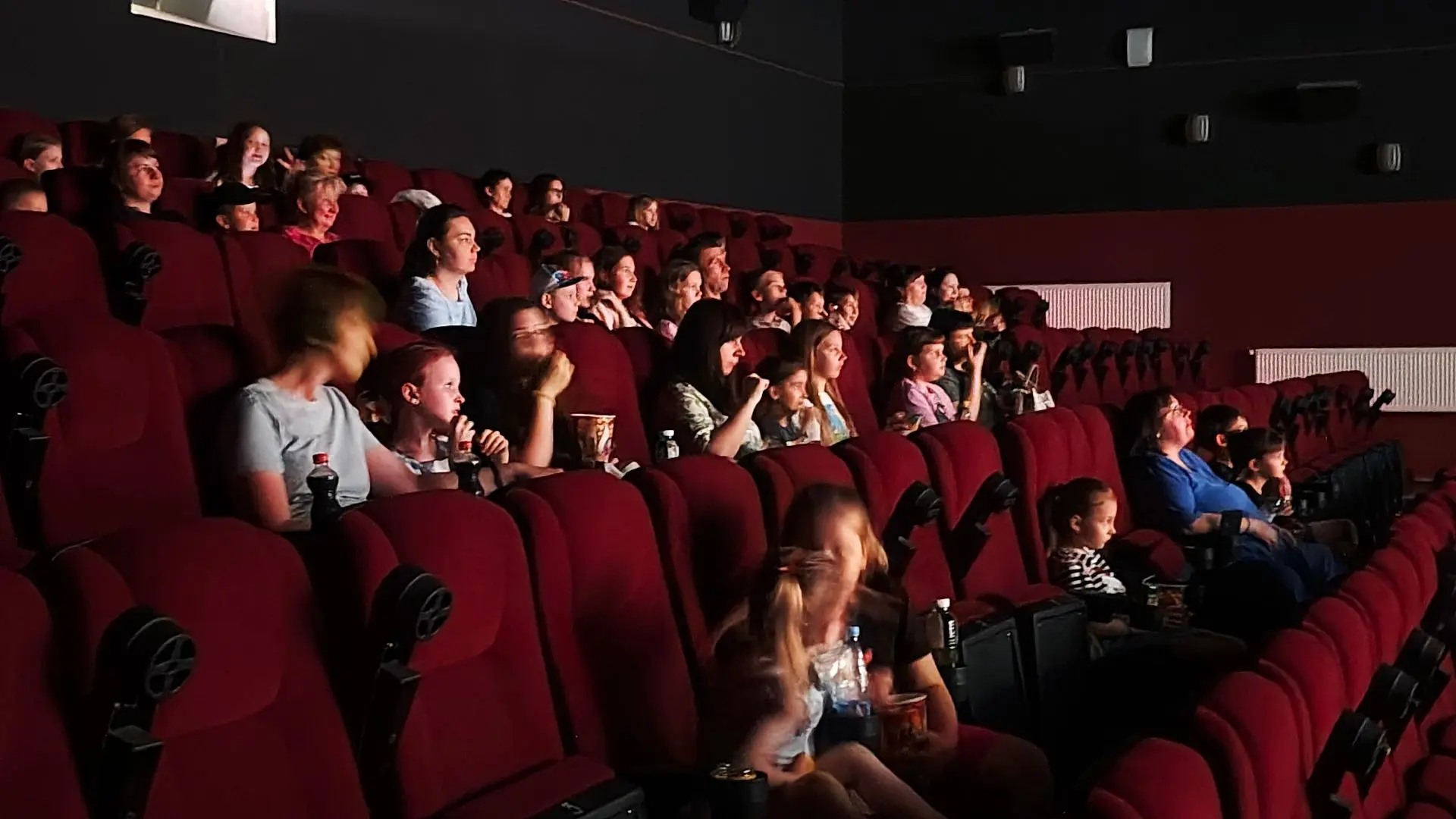 15 июня прошли «Каневские жаркие каникулы» 📅🎬
Семейный поход в кинотеатр на бесплатный сеанс стал 