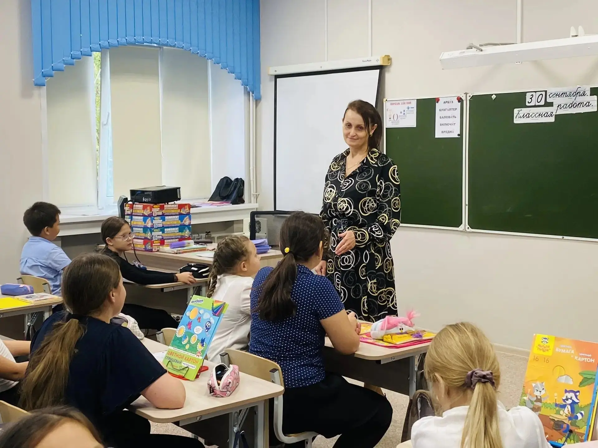 Умей видеть рядом с собой человека, умей читать его душу, увидеть  в его глазах – радос...