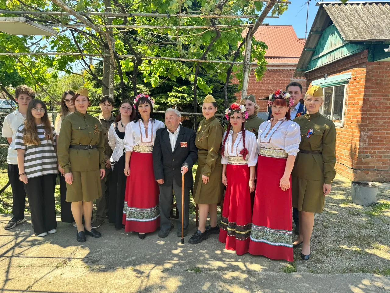 9 мая, в день великой Победы, учащиеся и преподаватели БОУ СОШ с глубоким уважением и т...
