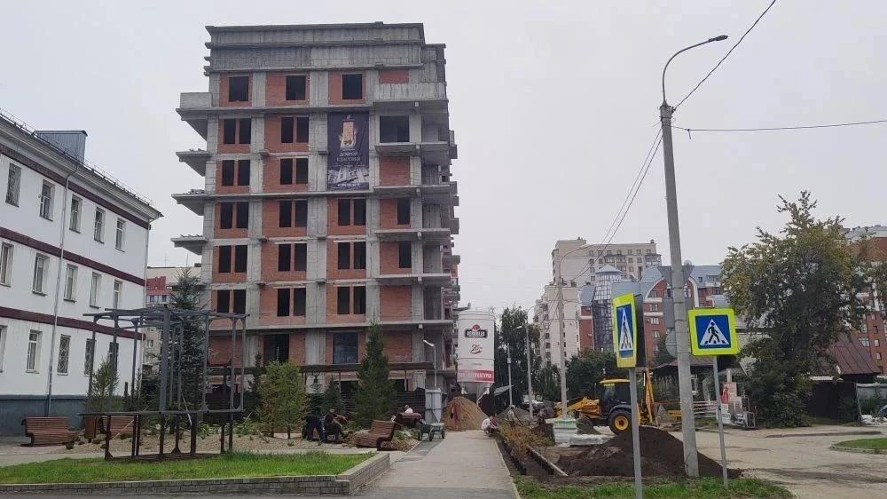В центре Барнаула рядом с новым ЖК «Буревестник» начали создавать сквер с аллеей Горног...