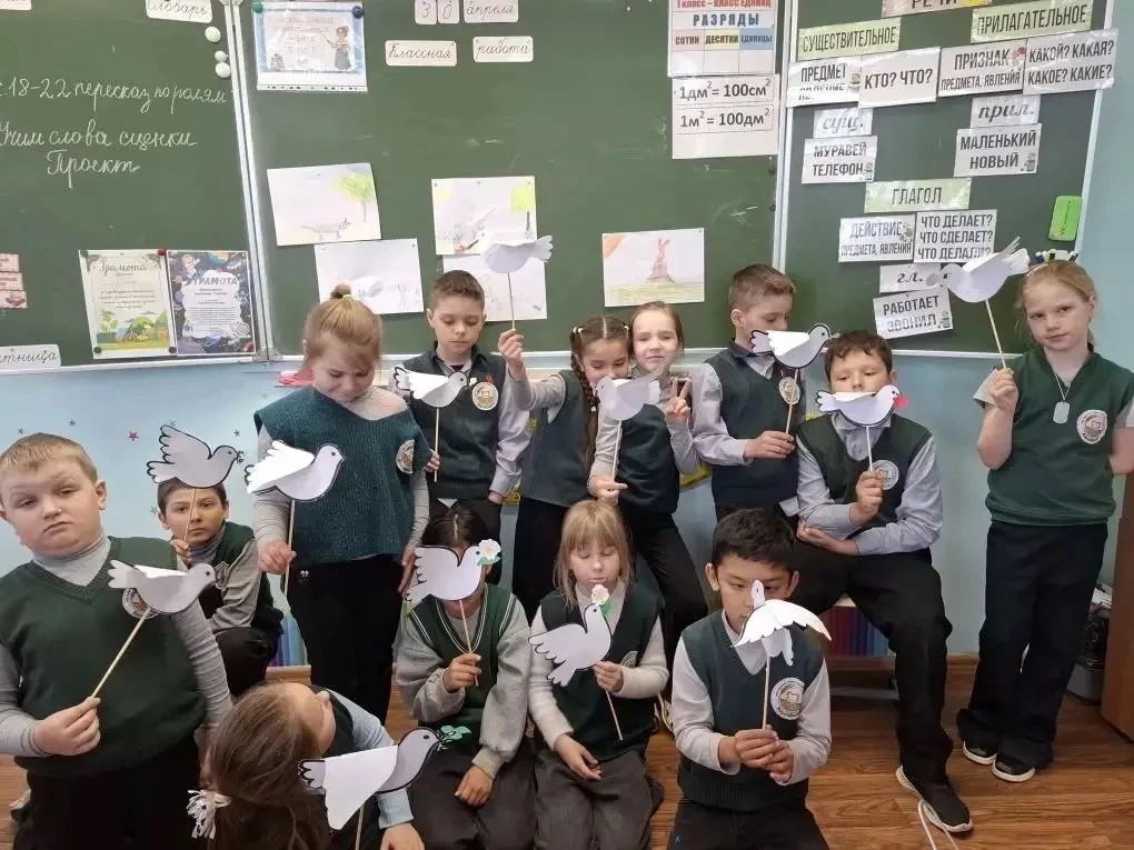 🌟 Творчество к 1 Мая в начальной школе!🌟  🧑‍🎓Обучающиеся 1-х и 2-х классов ЦО «Школа 2» и Марковской