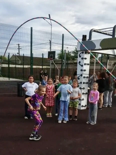 В парке «Железнодорожный» прошли увлекательные игровые встречи для детей. Ребята собрал...