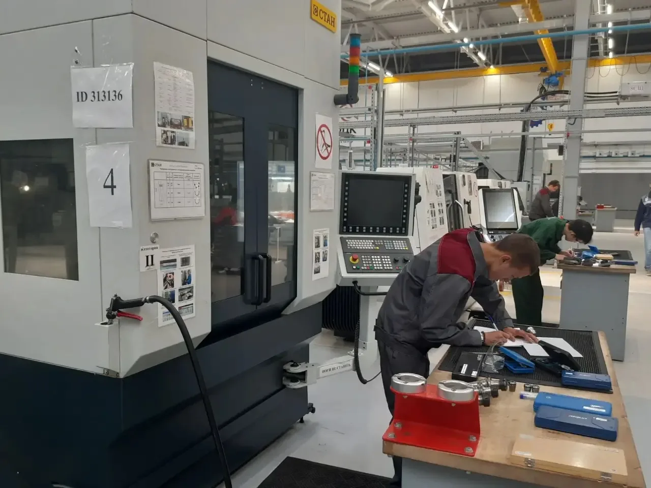 Демонстрационный экзамен в разгаре! ⚙️

Студенты группы НЛ-223 выполняют задания демонстрационного э