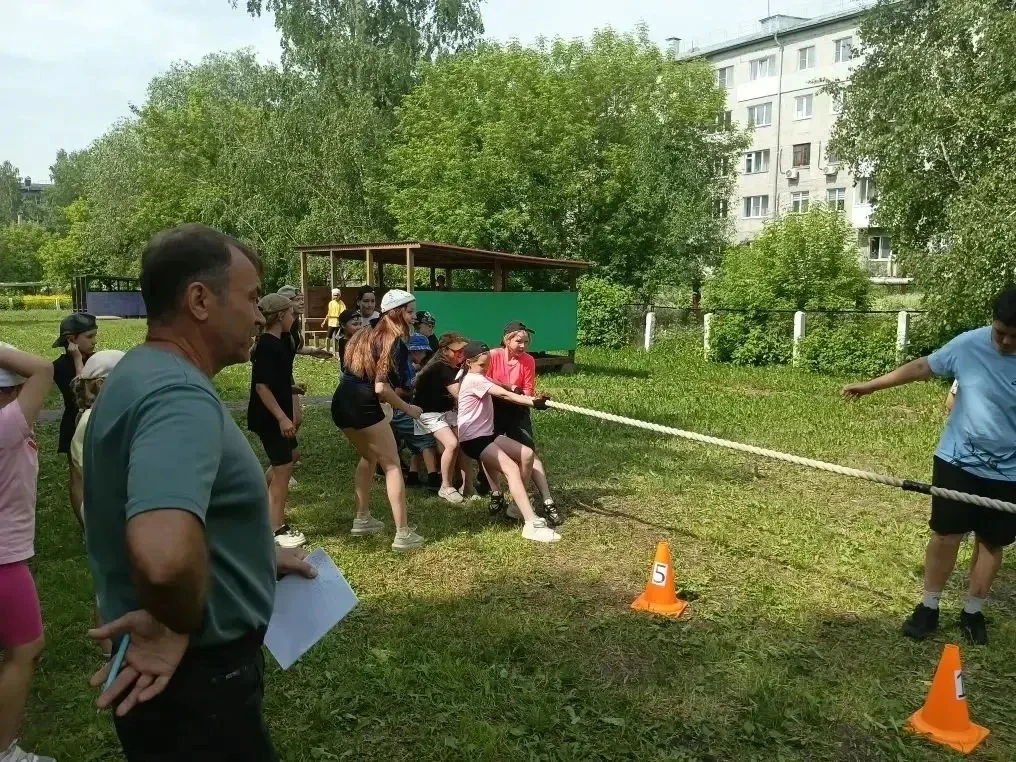 Лето в самом разгаре, и в летнем лагере царит атмосфера безудержного веселья и приключений☀️
Каждый 