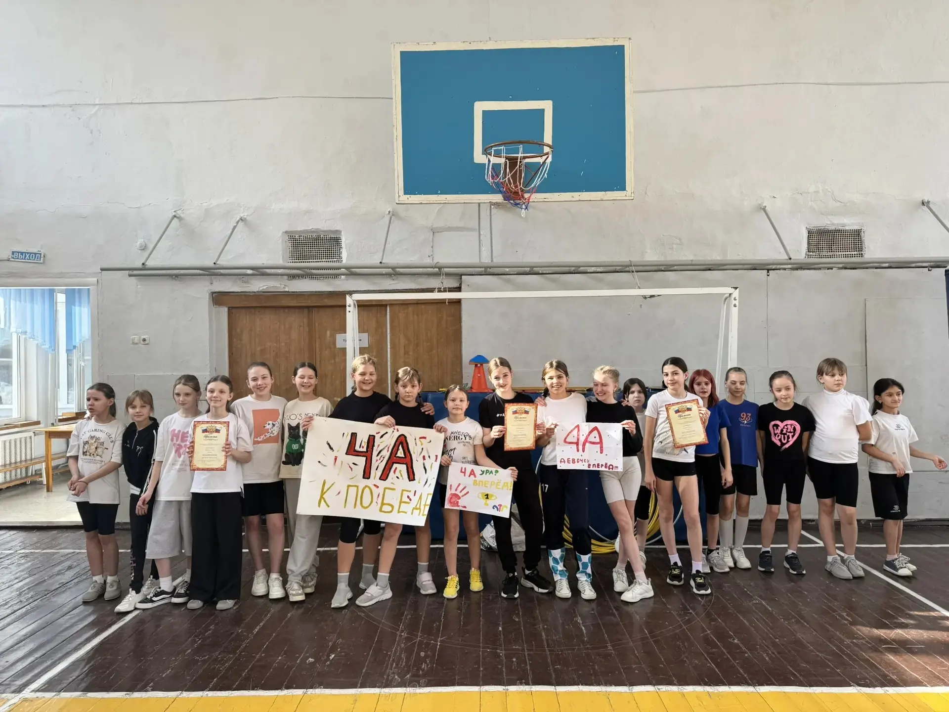 Девчонки в спорте: как прошли «Веселые старты» к 8 марта 🌷  В нашей школе прошли «Веселые старты», п